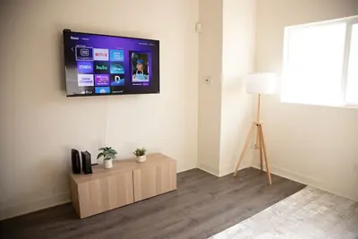 Image de Cozy 2-bed, 2-bath condo WiFi, Ac, near lake and shopping centers in Corona.