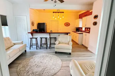 Image de Charming 2-bedroom house in wonderful Bristol located on the Aplachicola River