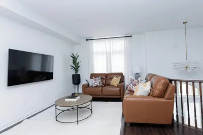 Image de Home in Vaughan, Modern 3br Home in Vaughan w/ Patio & Grill