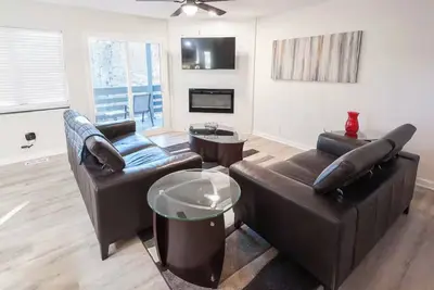 Image de Modern 2br Forest Condo • Lakes + Clemson Nearby