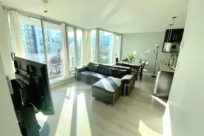 Image de Best Location in Downtown Vancouver!