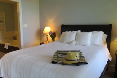 Image de Tw 22-Beautiful Seaside Condo Next To Rathtrevor Beach!