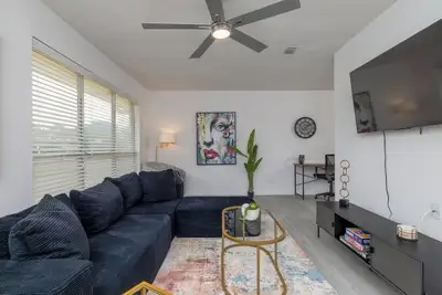 Image de Cheer on The World Cup – Family-Friendly Stay!