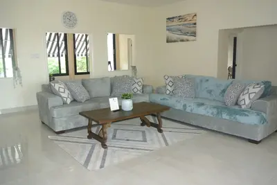 Image de Spacious 6-bedroom house with WiFi and Ac in charming St. Mary Parish