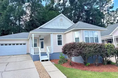 Image de Cozy home with luxury touches!