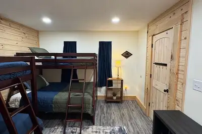 Image de The Fireball is a charming 2-bedroom bungalow in Northfork with WiFi, Ac