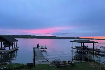 Image de Charming 3-bedroom waterfront cottage in superb Canandaigua.