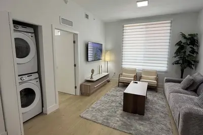Image de Chic 2-bedroom apartment in vibrant Miami near Brickell