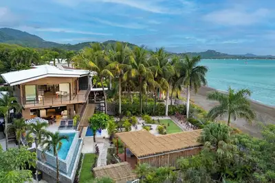 Image de The Sanctuary - Luxury Beachfront 5-Bedroom Villa with 2 Swimming Pools