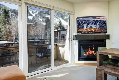 Image de Aspen 3br Townhouse | Steps to Town! Ac! Views!