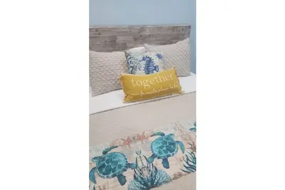 Image de Blue Turtle 6-bedroom house in welcoming Nassau with WiFi, Ac