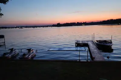 Image de Charming 5-bedroom cottage with WiFi, Ac in terrific North Webster. Large deck