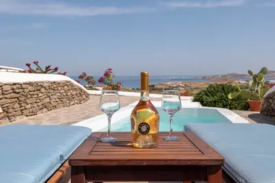 Image de Πολυτελής σουιτα με ιδιωτικη πισινα και υπέροχη θέα στο Αιγαίο!