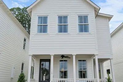 Image de Rebel Getaway- Sleeps 6-in charming Oxford-Sec football weekends available