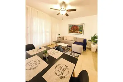 Image de Rango #4 – Style & Comfort in the City Center