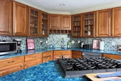Image de Waterfront House with Outdoor Heated Swim Spa & Fire Pit