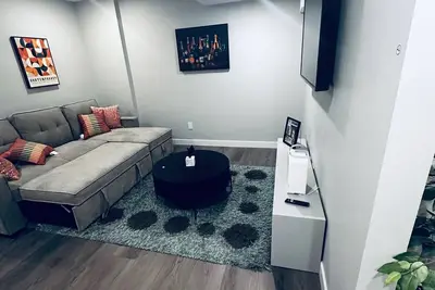 Image de Private Modern 2-Br Walkout Suite-Cozy Quiet and Fully equipped in Calgary, Nw