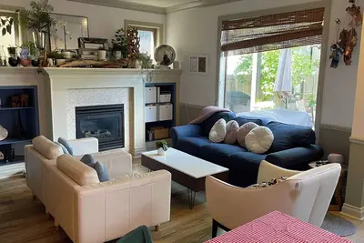 Image de Bright and Welcoming Home w/ Fantastic Finished Basement