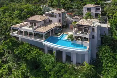 Image de Luxurious 5-bedroom villa with spectacular views in Upper Peter Bay, St. John