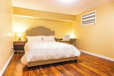 Image de Bright & Spacious 2br + Parking | Near Ttc & Shops