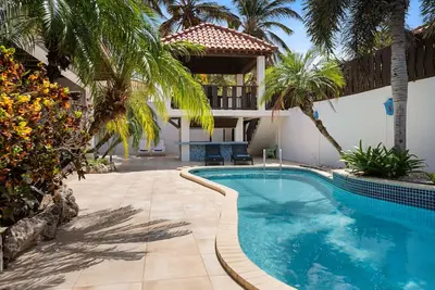 Image de Spacious 4br Villa | 5 min to Beaches w/ Pool