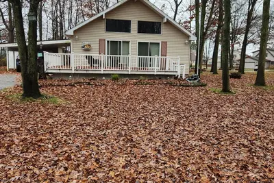 Image de Cozy 3-bedroom chalet in Canadian Lakes. Dogs allowed with a fee. Max 6 guests.