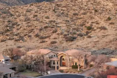 Image de Large family home