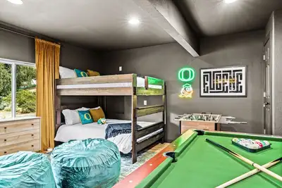 Image de Boutique Uo Stay • Epic Game Room • Walk to Autzen