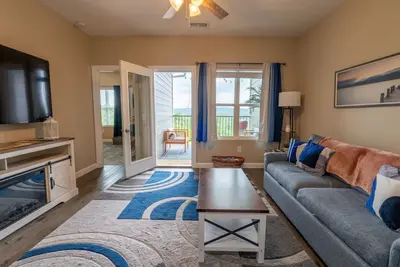 Image de Branson Fun Zone | Dog-Friendly • Games • Pool