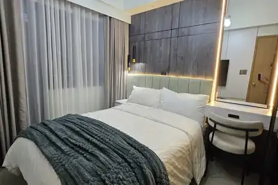 Image de Luxury apartment at Bloom Residences with Balcony overlooking pool near Naia/Bgc