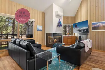 Image de 258 Mt. Bachelor Village Community Pool Hot Tub, ductless air and heat, pet free