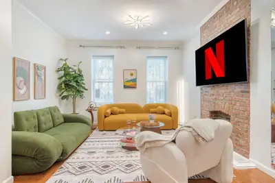 Spacious 1br with King Bed, Ac, WiFi & Streaming Entertainment.