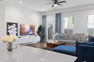 Image de Cozy Houston Downtown 4br/3ba • Sleeps 10, Office