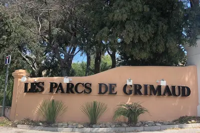 Image de Charmant appart vue mer-2 Ch- résidence avec piscine- les parcs de Grimaud