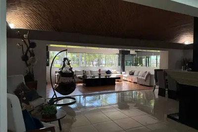 Image de Mansion with Lake View, Garden and Pool