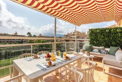 Image de Spacious Penthouse 200m from the beach