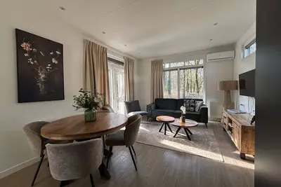 Image de Enjoy wonderful at the edge of the forest