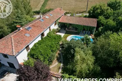 Image de Domaine de Campagne : Grands Gîtes avec Piscine, Spa, Animaux Bienvenus