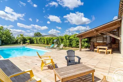 Image de Grande maison à la campagne avec piscine et climatisation