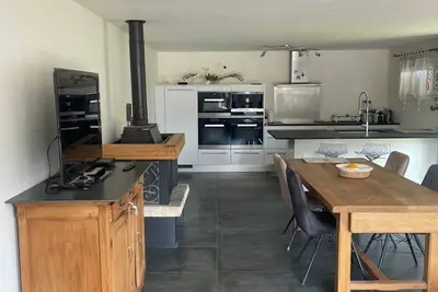 Image de Villa familiale T4 avec jardin et piscine 8x4\nPool house équipé