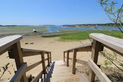 Image de Private Beach Retreat, New to Rentals (2410)