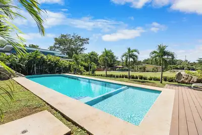 Image de Modern Home with Lush Mountain Views and Spectacular Shaded Terrace in Private Gated Community