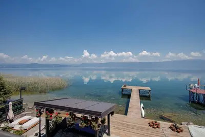 Image de Romantic lakeside villa with a private beach and sauna!