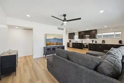 Image de Spacious Remodel 3br 2ba – Prime Location Near It All!