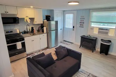 Image de 1st Floor Beach Access Studio Apartment U12 in Geneva