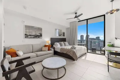 Luxury Downtown Studio | Panoramic City Views
