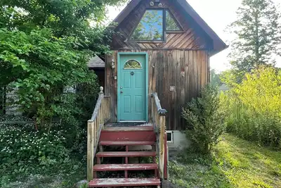 Image de Classic cottage country, a short stroll to the beach!