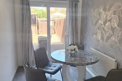 Image de Spacious 3 Bedroom Semi detached house 2miles from Crosby Beach, ensuite, Wc