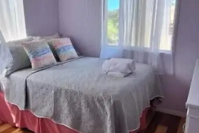 Image de Hidden exquisite home\nCharming 2-bedroom, 2 bathroom home in nice Derricks