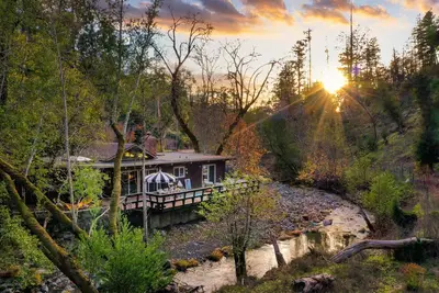 Image de Sonoma Creek Haven - Creekside Hot Tub Retreat
